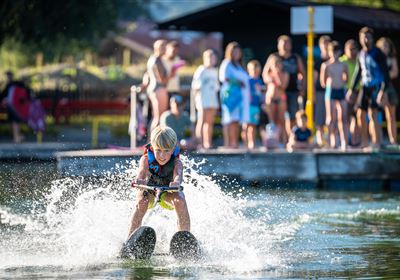 Kreative Sommerwerkstätte - Wasserskispaß für Anfänger