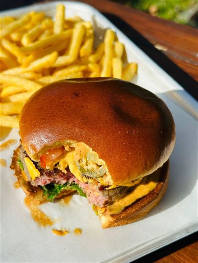 Henri's Burger & Beer