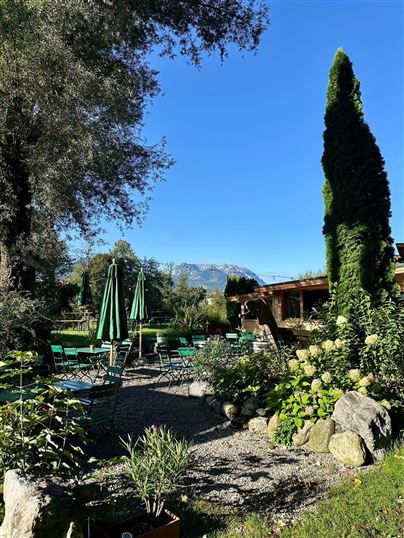 Henri's Burger & Beer