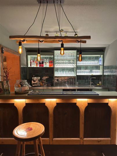 Henri's Burger & Beer