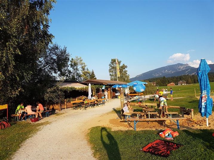 Ostufer Walchsee mit Aqua-Funpark