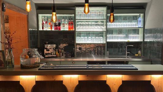 Henri's Burger & Beer