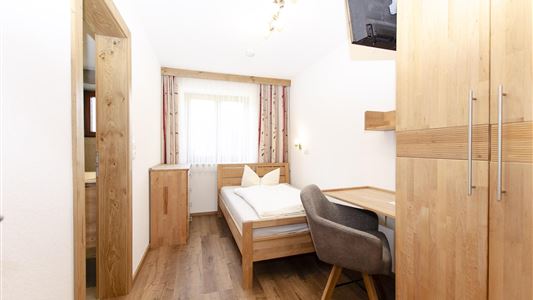 Single room, shower, toilet, 1 bed room