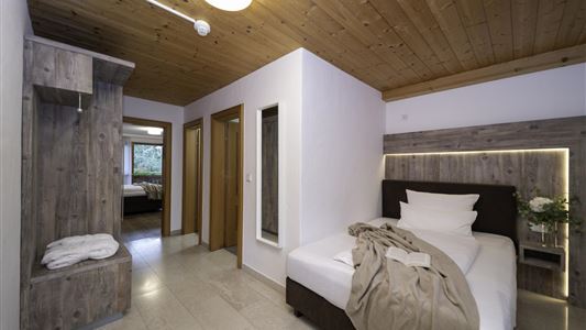 Family room, shower, toilet, 3 bed rooms