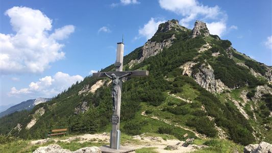 Guided hike from Kössen to the Stripsenjochhaus