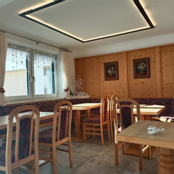 Perfekter Raum für mehrere Familien und Gruppen zum spielen, feiern oder gemütlichen beisammensein.