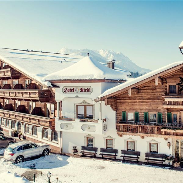 Den Tiroler Bergwinter im Hotel Riedl erleben