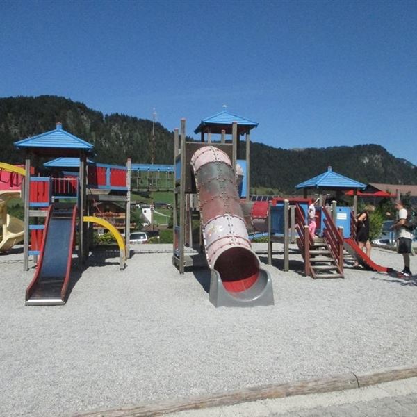 Großer Abenteuer-Spielpark