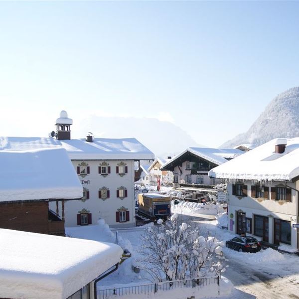 Haus 2 - Ausblick ins Dorf Kössen