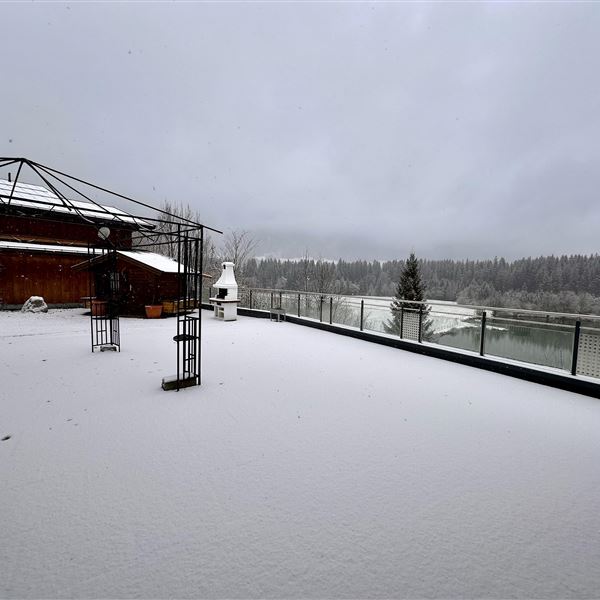 Gästeterrasse im Winter.