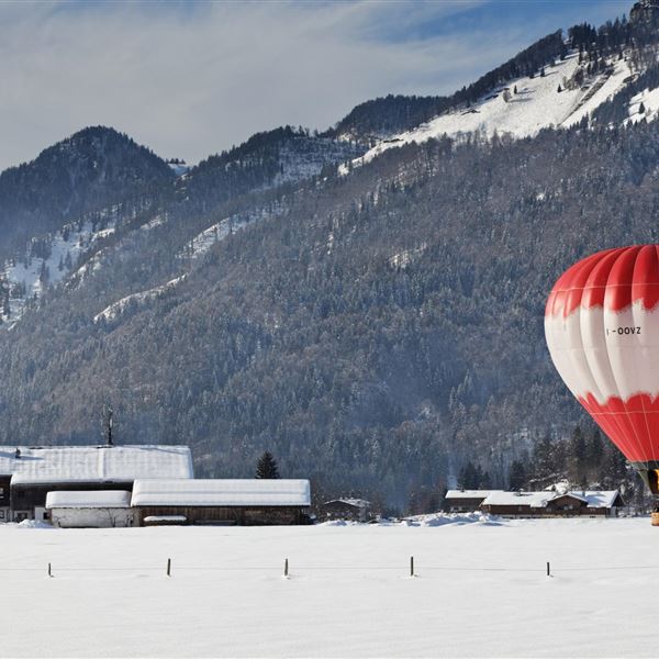 Kaiserwinkl_Bergpanorama Kössen Ballon Fahren