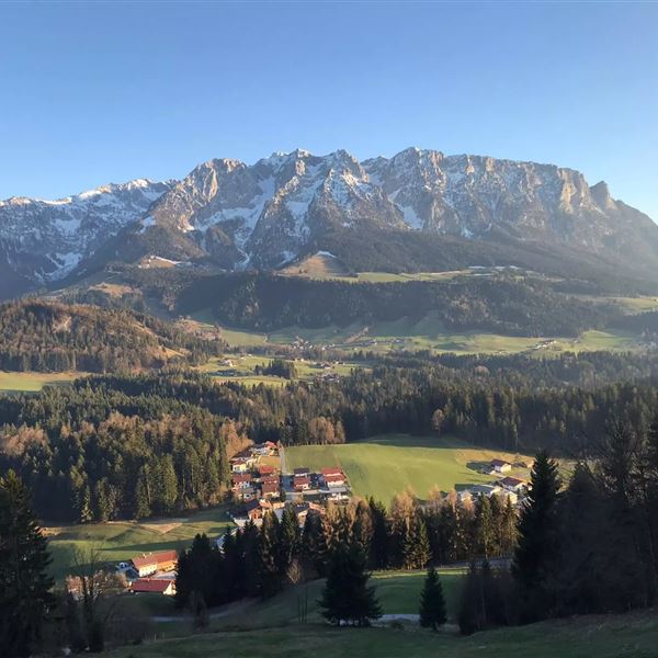 Rettenschöss Dorf vor Zahmen Kaiser