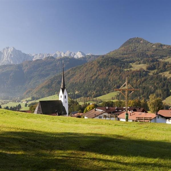 Schwendt mit Blick zum Wilden Kaiser