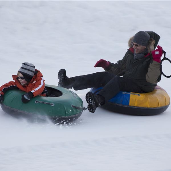 Snowtubing, Rodeln