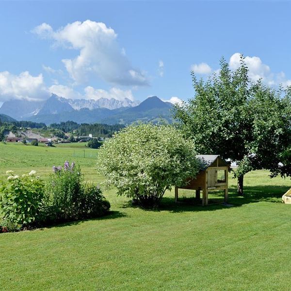 Spielplatz und Ausblick vom Hüttschmiedhof